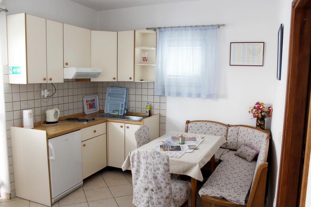 Apartments Petric Makarska Exterior foto